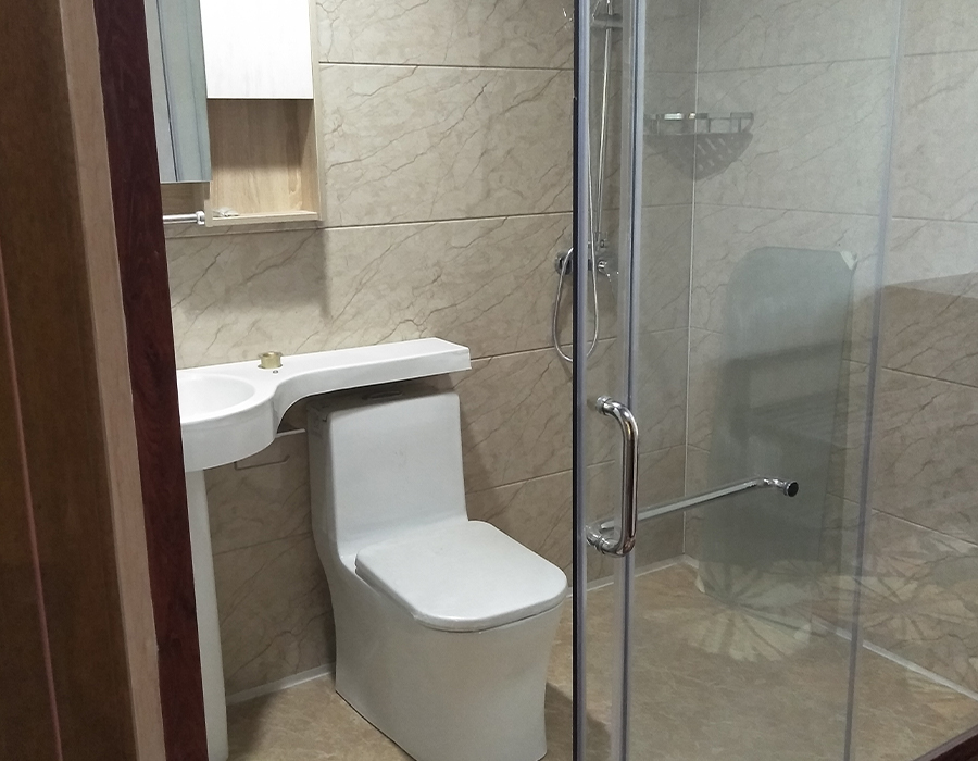 Tường ngoài lắp kính phòng tắm