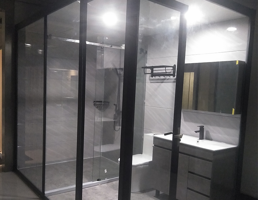 Tường ngoài lắp kính phòng tắm